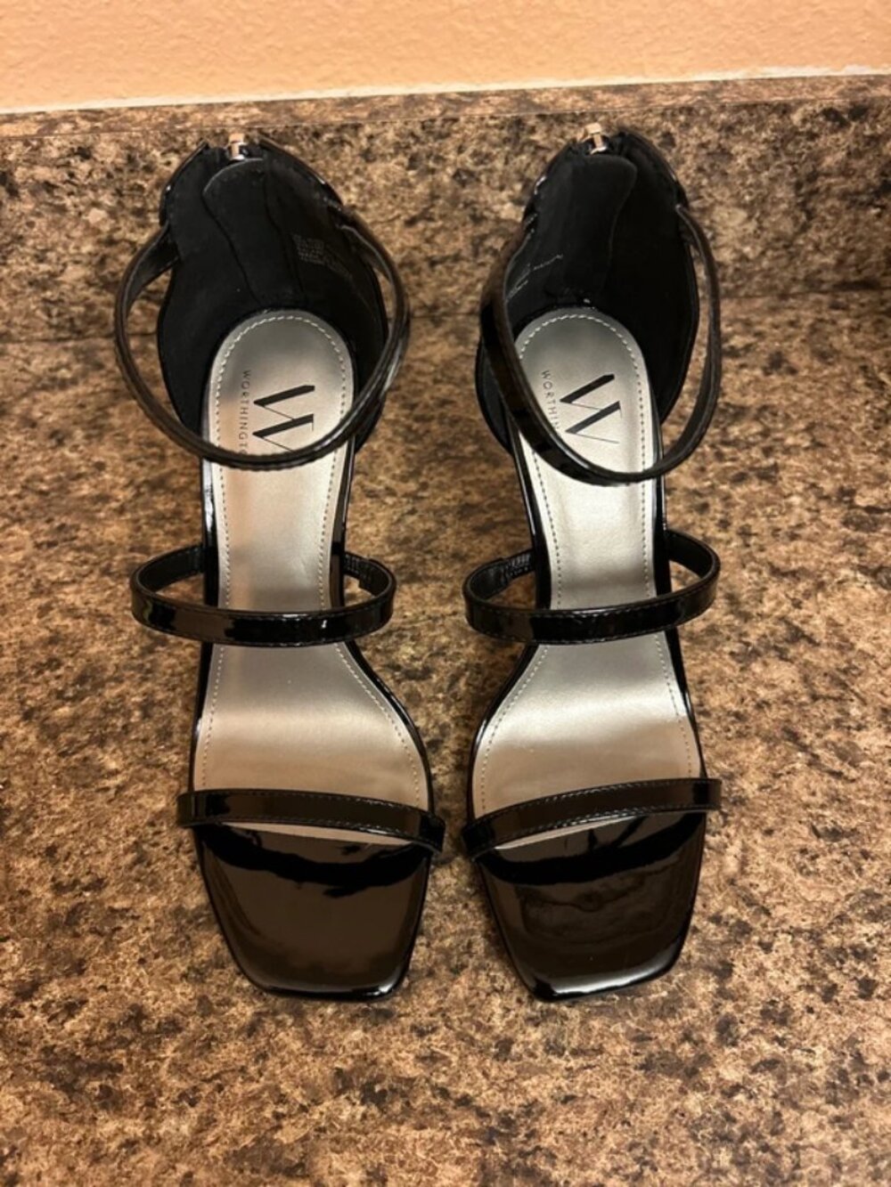 Worthington patent leather Black strappy sandals – size 6